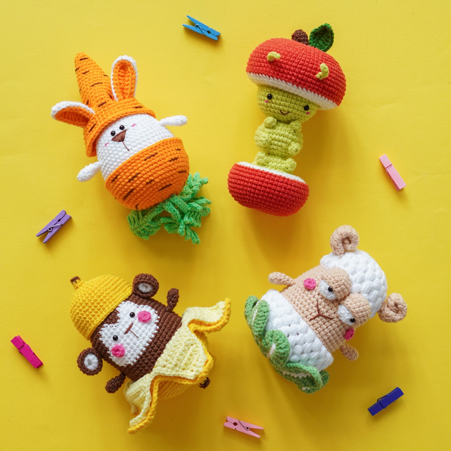 Cosplay de légumes : lapin carotte, mouton chou-fleur, singe banane et ver de pomme